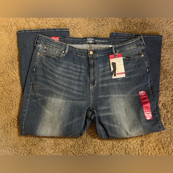 Levi Strauss Signature Mid rise bootcut Woman’s plus Size 26 short - Picture 1 of 6